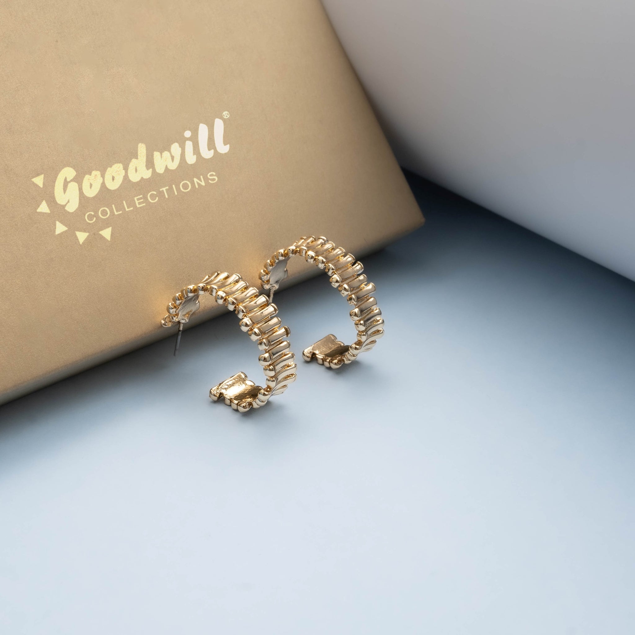GOLDEN MINI STRIPE HOOPS