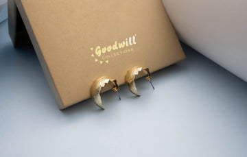 GOLDEN LEAF SHAPED HOOPS