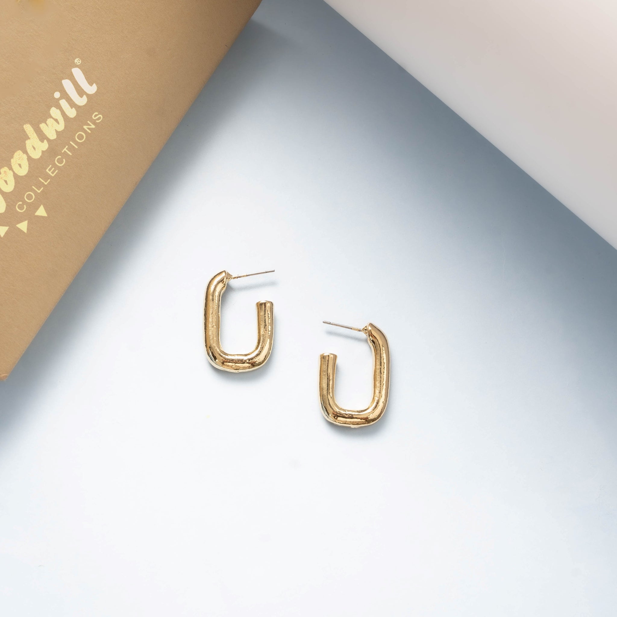 GOLDEN U SHAPED HOOPS