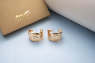 GOLDEN CONTEMPORARY HOOPS