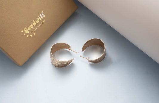GOLDEN CONTEMPORARY HOOPS