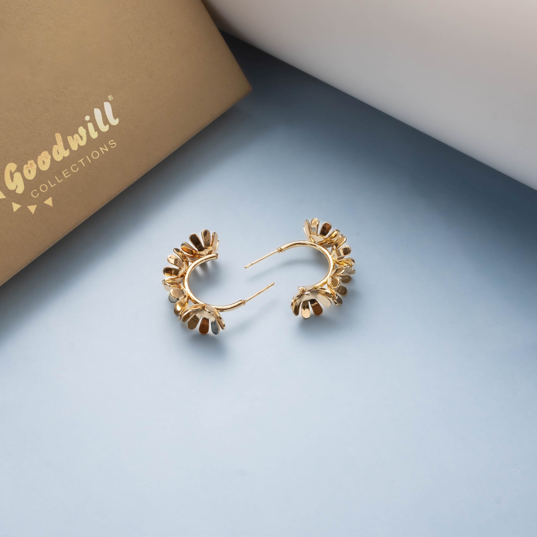 GOLDEN BLOOM DESIGN HOOPS