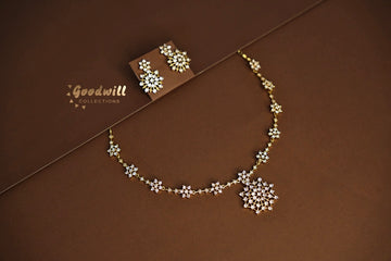 WHITE STONE FLOWER DESIGN NECKLACE SET 1