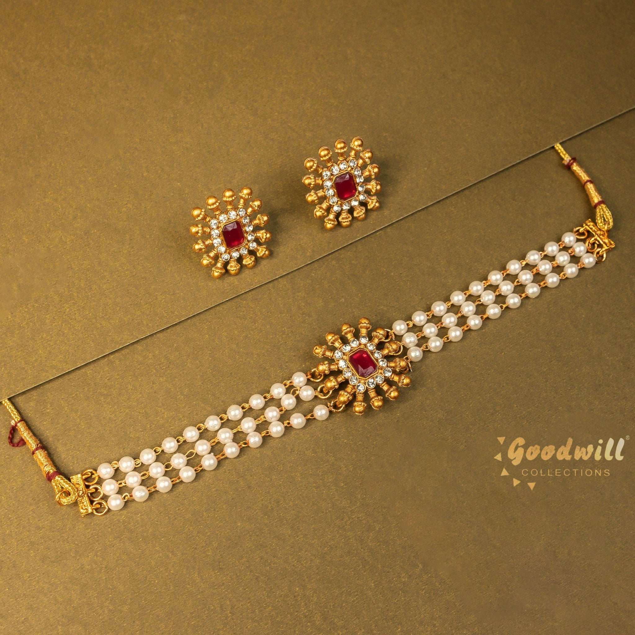 SQUARE THREE LAYER PEARL CHOKER SET