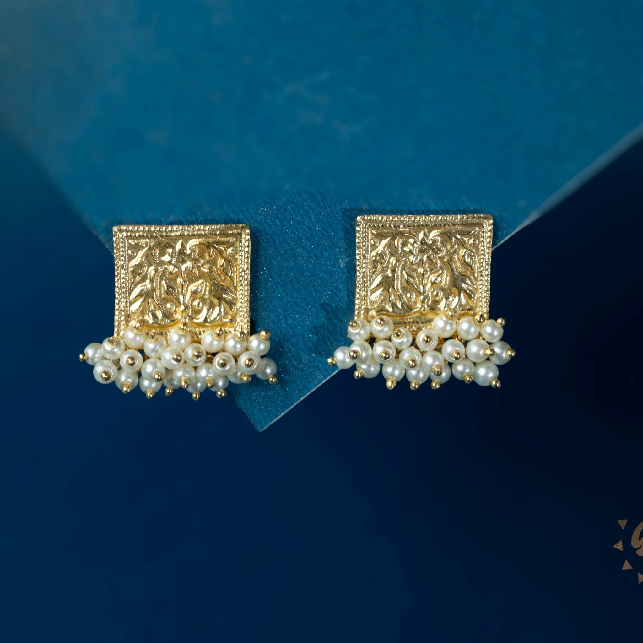 PEARL SQURARE STUD EARRINGS